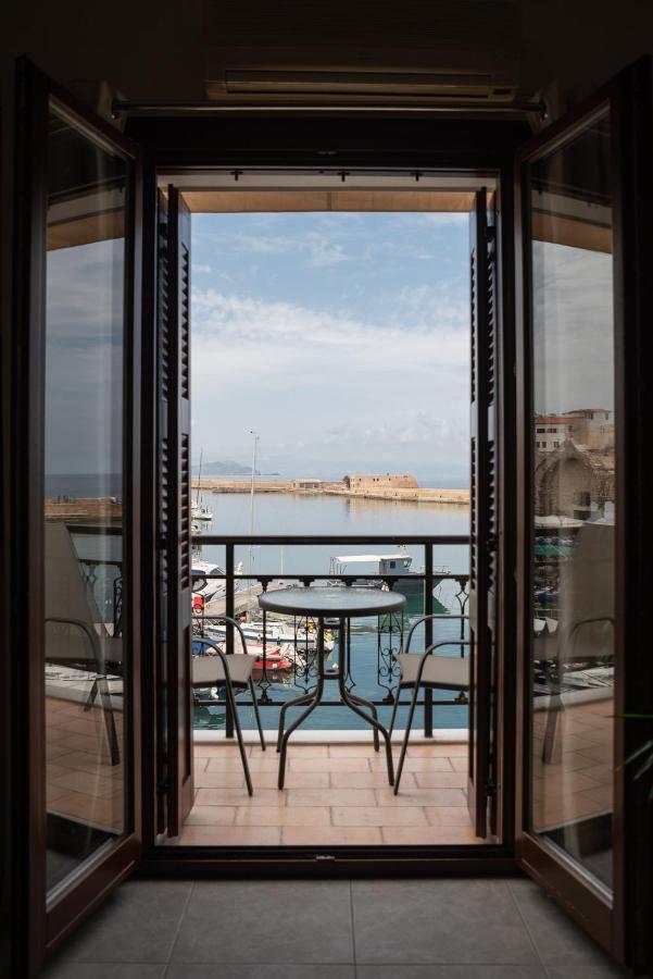Destino Home Overlooking The Venetian Port Of Chania Chania  Eksteriør billede