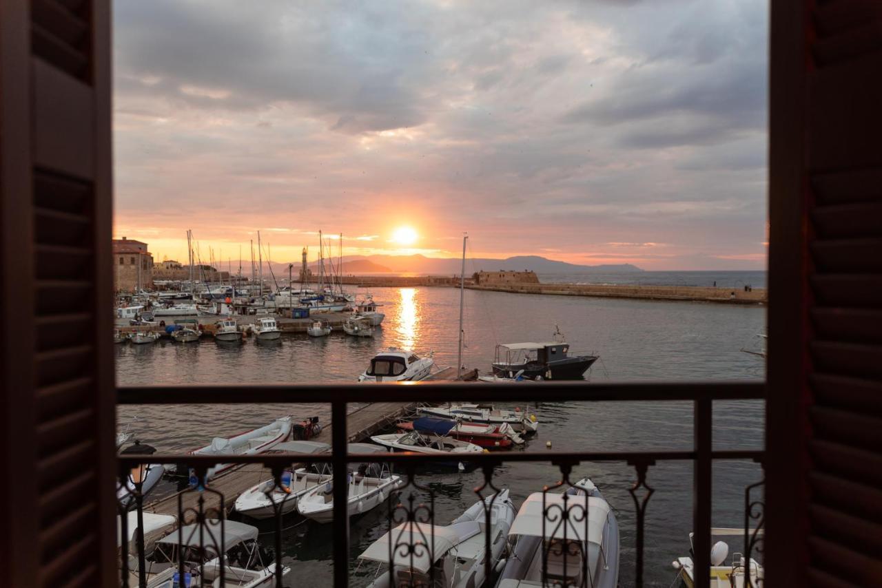 Destino Home Overlooking The Venetian Port Of Chania Chania  Eksteriør billede