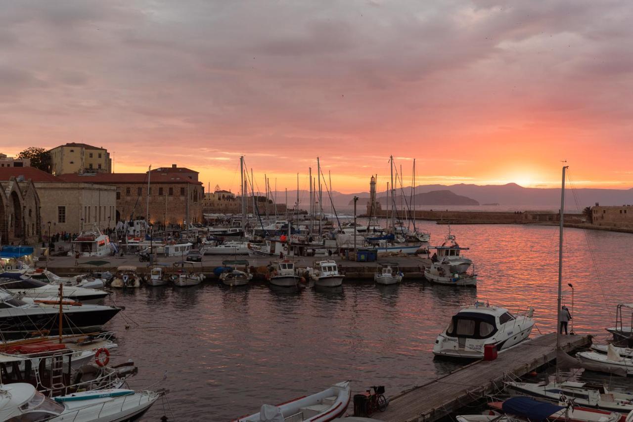 Destino Home Overlooking The Venetian Port Of Chania Chania  Eksteriør billede