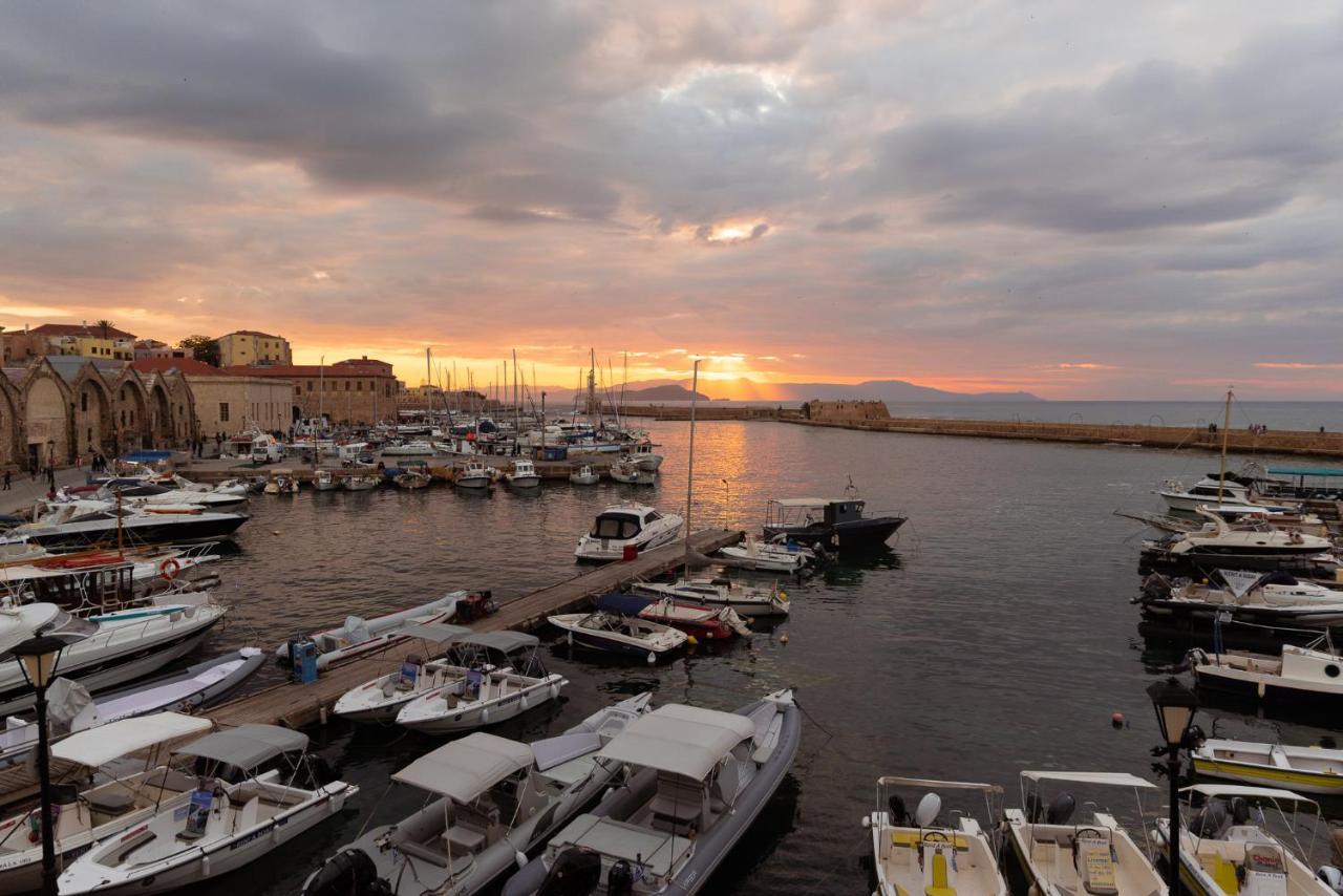 Destino Home Overlooking The Venetian Port Of Chania Chania  Eksteriør billede