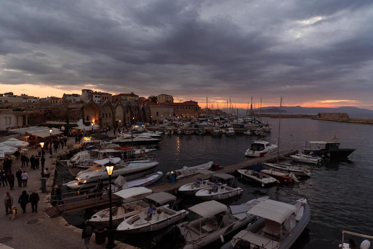 Destino Home Overlooking The Venetian Port Of Chania Chania  Eksteriør billede