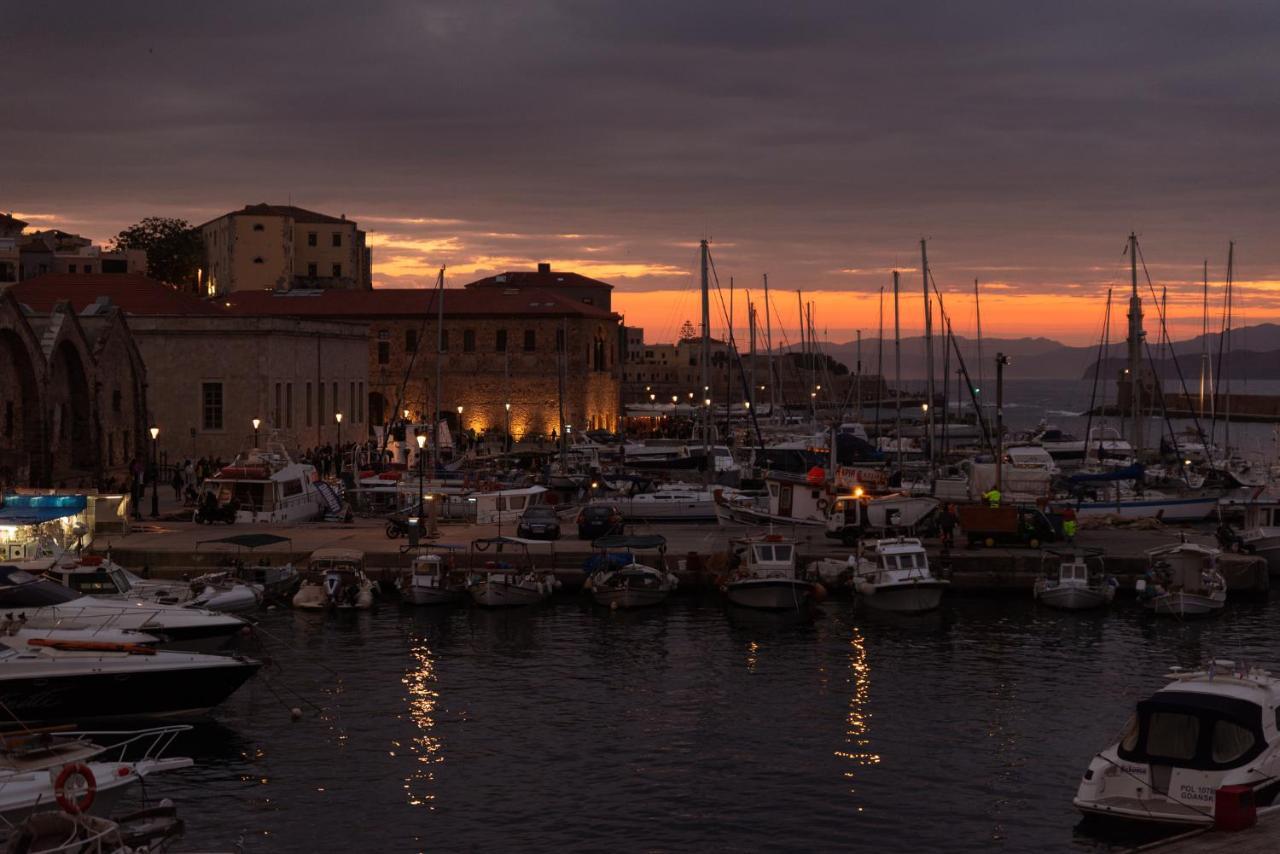 Destino Home Overlooking The Venetian Port Of Chania Chania  Eksteriør billede