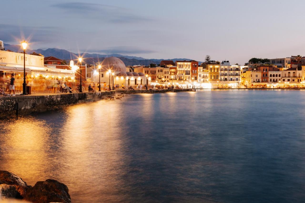 Destino Home Overlooking The Venetian Port Of Chania Chania  Eksteriør billede