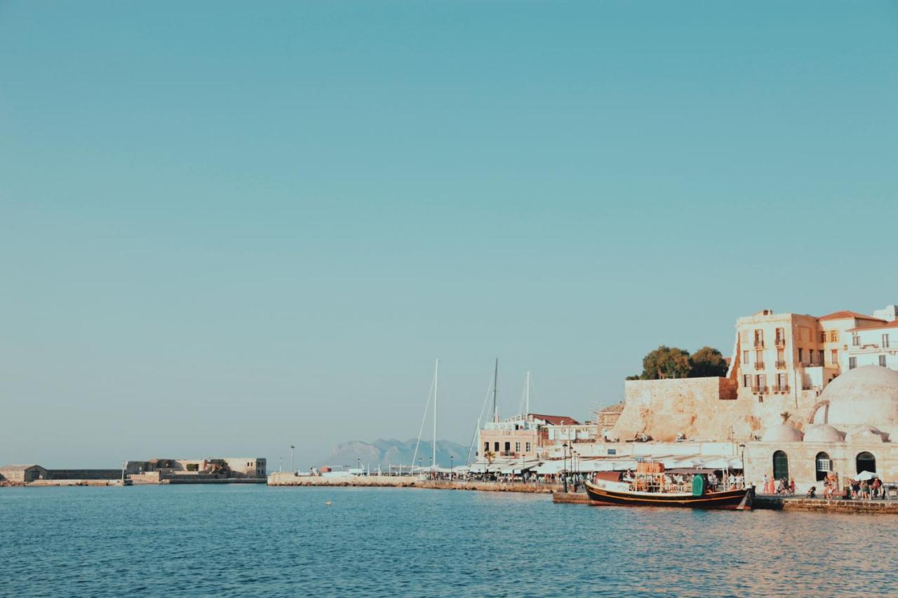 Destino Home Overlooking The Venetian Port Of Chania Chania  Eksteriør billede
